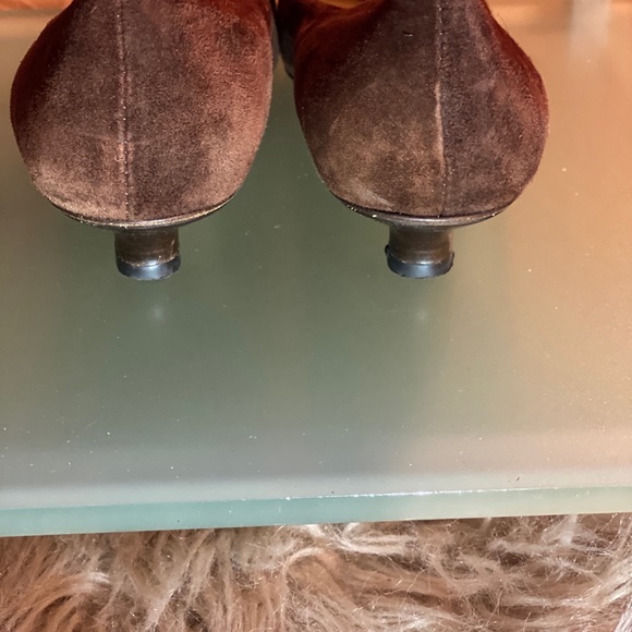 Façonnable Brown Suede Kitten Heel Pump - Picture 4 of 7